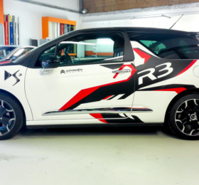 Citroen DS3 im R3-Racing-Dekor Citroen D3 Racing-Folierung