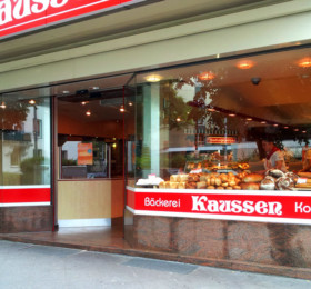 Fensterbeschriftung im Folienschnitt