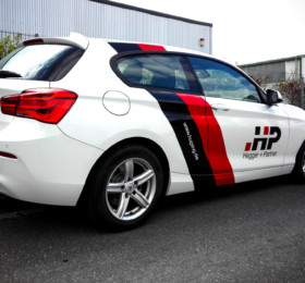 Hegger + Partner Teilfolierung BMW mit Logodruck
